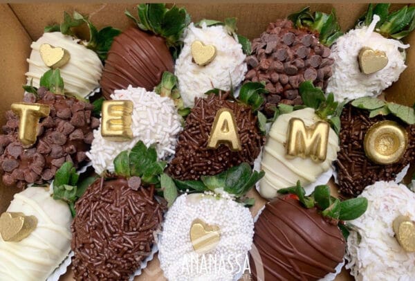 Caja de 15 fresas con chocolate - Te amo letra pequeña