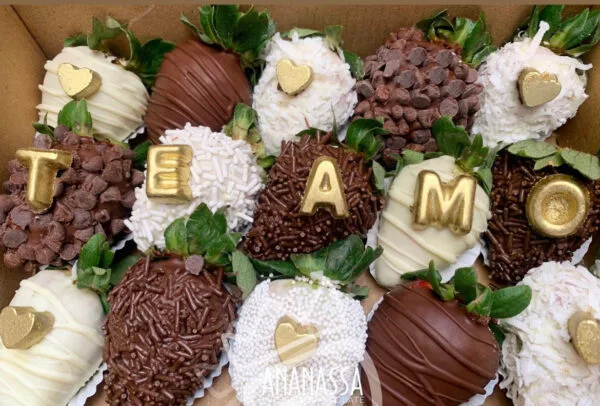 Caja de 15 fresas con chocolate - Te amo letra pequeña