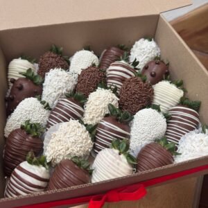 Fresas con chocolate negro y blanco