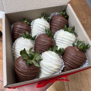 Fresas con chocolate blanco y negro