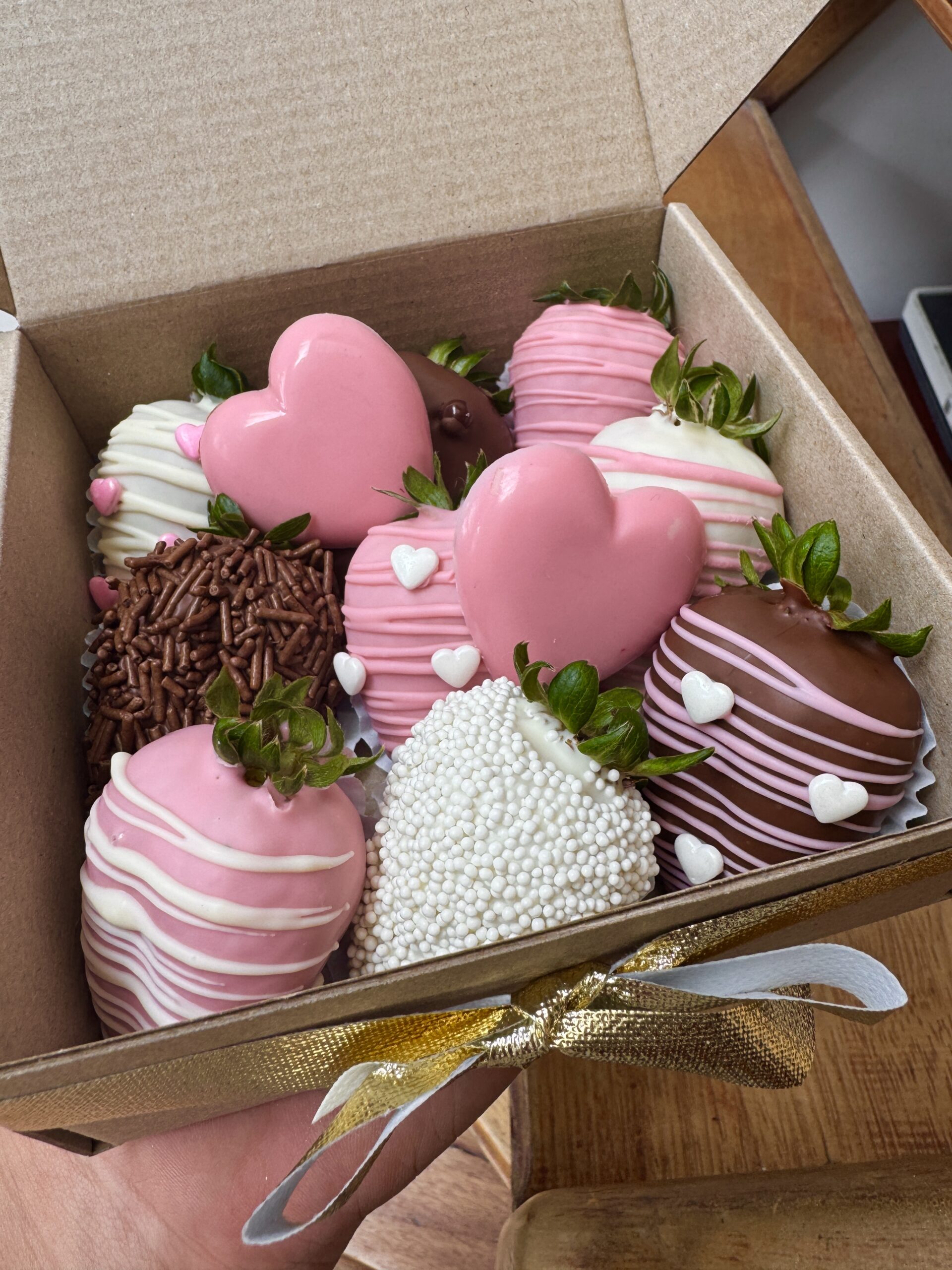 Fresas con chocolate rosado