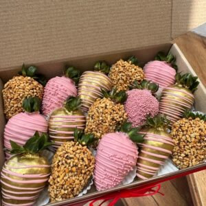 Fresas con chocolate rosado