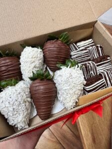 Fresas con chocolate y brownies en bogota